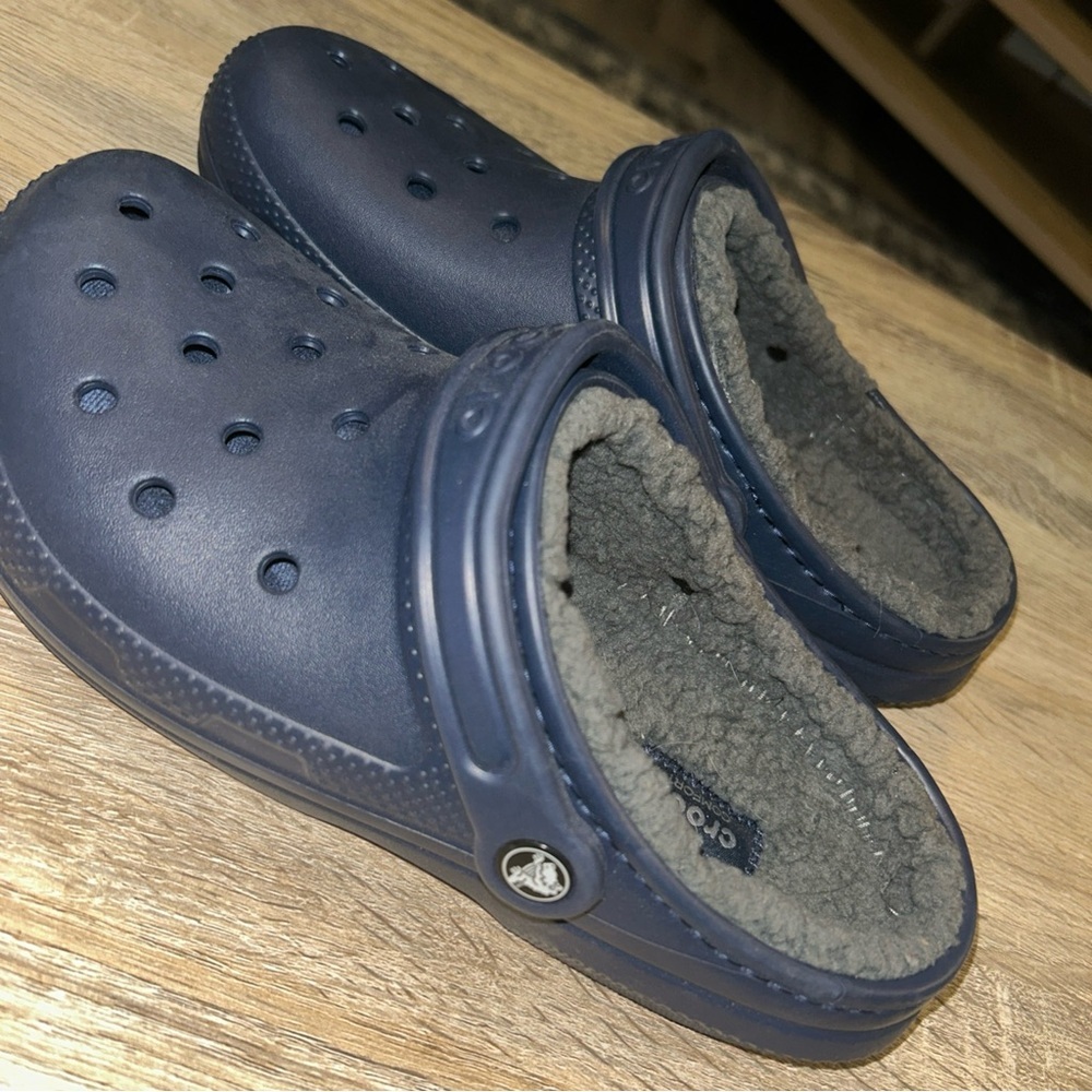 Classic Crocs Navy Blue Faux Fur Gray Lining Clog Women's Size 9 men 7 - Picture 3 of 5